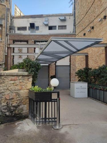 Μεταλλικό σκέπαστρο